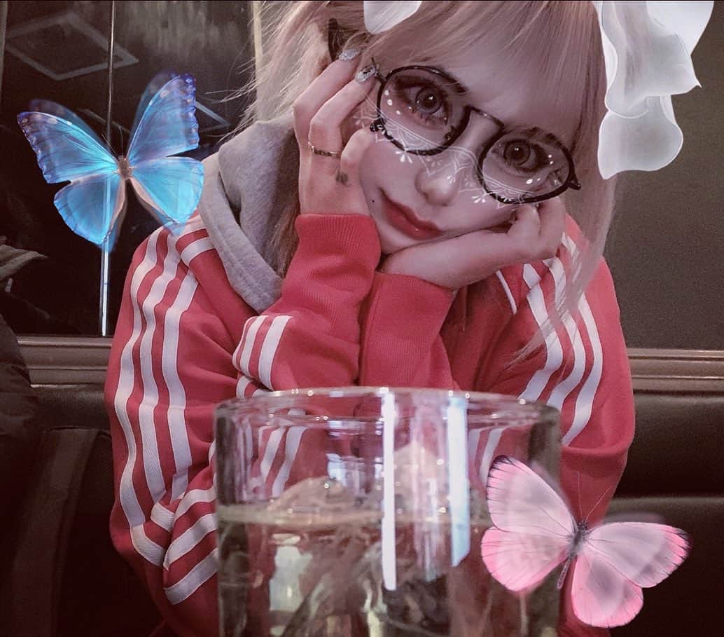 こはまるのインスタグラム：「red🍎❤️🍓🍒🍉」