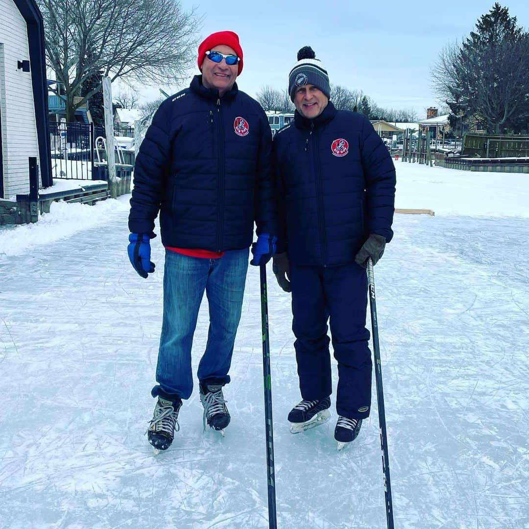 デイブ・クーリエさんのインスタグラム写真 - (デイブ・クーリエInstagram)「Me and John Blum. We played on outdoor ponds when we were kids. We played Varsity hockey together at Notre Dame High School. He went on to play in the @nhl for the @edmontonoilers @nhlbruins @capitals @detroitredwings -  I went on to blow hand farts for a living. Here we are back on the pond where it all started. #cutitout #pondhockey #hockey #icehockey #puremichigan #michiganders #outdoorsman #greatoutdoors #fullcircle」2月8日 0時33分 - dcoulier