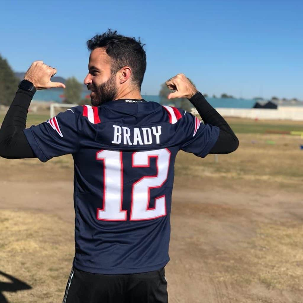 マルク・クロサスさんのインスタグラム写真 - (マルク・クロサスInstagram)「Outfit of the day. 🐐⚽️🏈  PD: que conste que la única sal que voy a usar hoy, es para echar la carne al asador. No me culpen.」2月8日 0時35分 - marccrosas