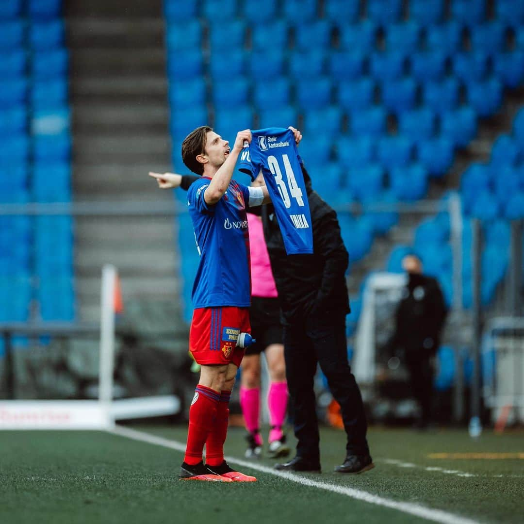 FCバーゼルさんのインスタグラム写真 - (FCバーゼルInstagram)「2:0 Pausenführung! 🔴🔵 #FCBasel1893 #zämmestark」2月8日 0時48分 - fcbasel1893