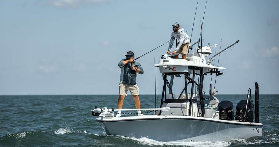 シマノ｜Fishingのインスタグラム：「@carterandrewsfishing putting his Stella SW to work on giant cobia with some tower teamwork provided by @tidewatercharters.  #FishShimano #CobiaFishing #ShimanoStellaSW #Cobia」
