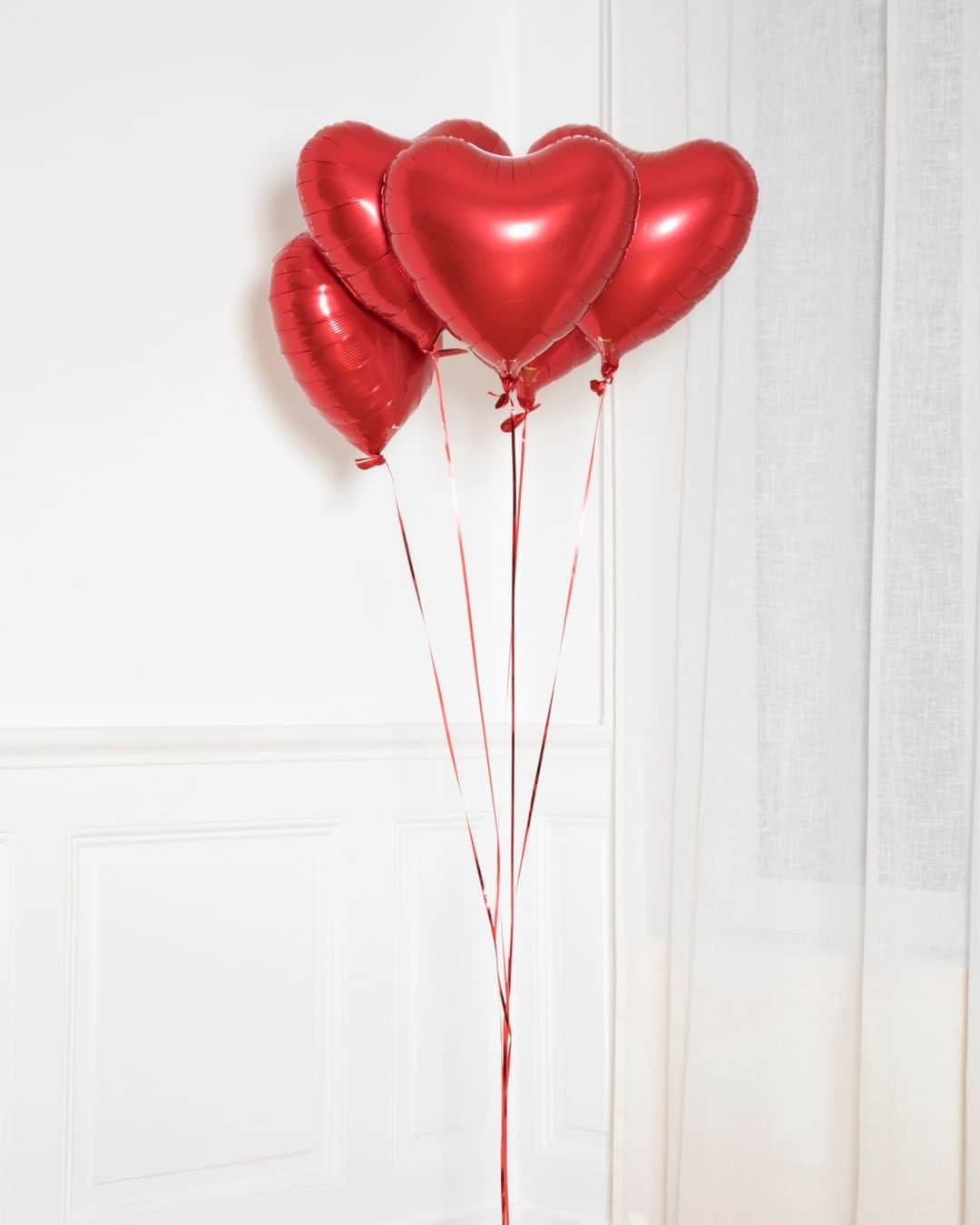 さんのインスタグラム写真 - (Instagram)「LOVE IS IN THE AIR….  La Saint Valentin approche… ❤️ Avec qui allez-vous passer votre soirée du 14 Février ?   #MorganDeToi  #SaintValentin #ValentinSDay #LoveIsInTheAir #LoveIsInTheAirByMorgan #Love #Amour #MorganLovesYou」2月8日 0時45分 - morgandetoiofficiel