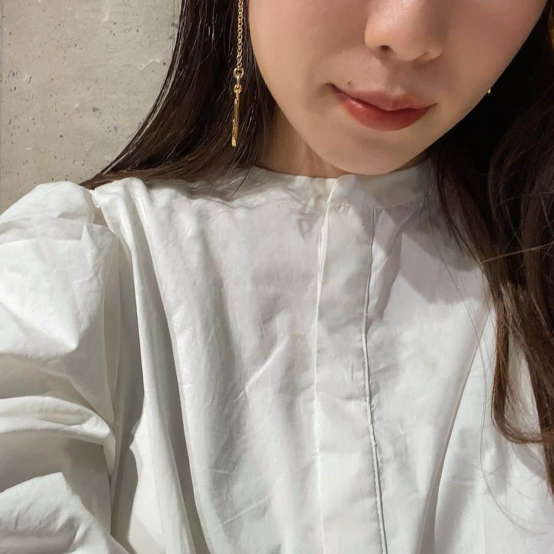 吉田佳菜のインスタグラム：「ㅤㅤㅤㅤㅤㅤㅤㅤㅤㅤㅤㅤㅤ ㅤㅤㅤㅤㅤㅤㅤㅤㅤㅤㅤㅤㅤ 最近のヘビロテはCHANELのマスクにつきにくいリップ💄 薄付きで唇にピタッと密着する感じと 透け感のある発色がめっちゃいい！♡ 重ね塗りしたら濃くもできるし使いやすい♪ ㅤㅤㅤㅤㅤㅤㅤㅤㅤㅤㅤㅤㅤ ㅤㅤㅤㅤㅤㅤㅤㅤㅤㅤㅤㅤㅤ #make #kanas_make #ちわこmake #リップ #CHANEL #シャネルコスメ  #ルージュアリュールラック  ㅤㅤㅤㅤㅤㅤㅤㅤㅤㅤㅤㅤㅤ」