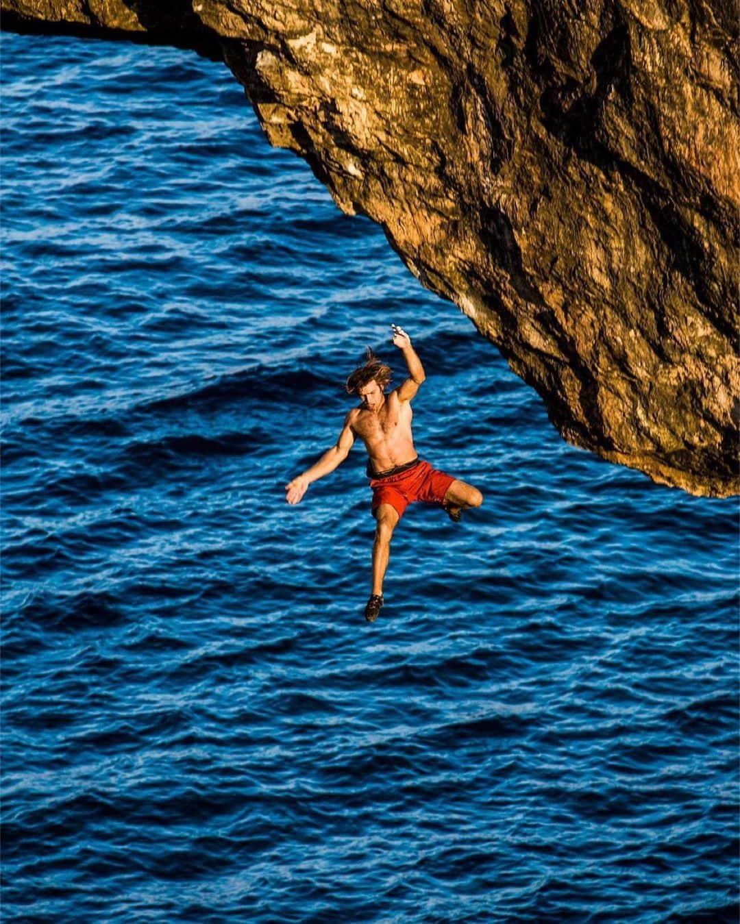 クリス・シャーマさんのインスタグラム写真 - (クリス・シャーマInstagram)「Repost from @coreyrichproductions • One of the most important things in life is learning how to fall. That’s why climbing is such a great teacher. Chris Sharma (@chris_sharma) takes the plunge on Es Pontas years ago on the island of Mallorca.  @prana @sharmaclimbing @senderfilms @bigupclimbing @NikonUSA @SanDisk @gtechnology #NikonNoFilter」2月8日 0時49分 - chris_sharma