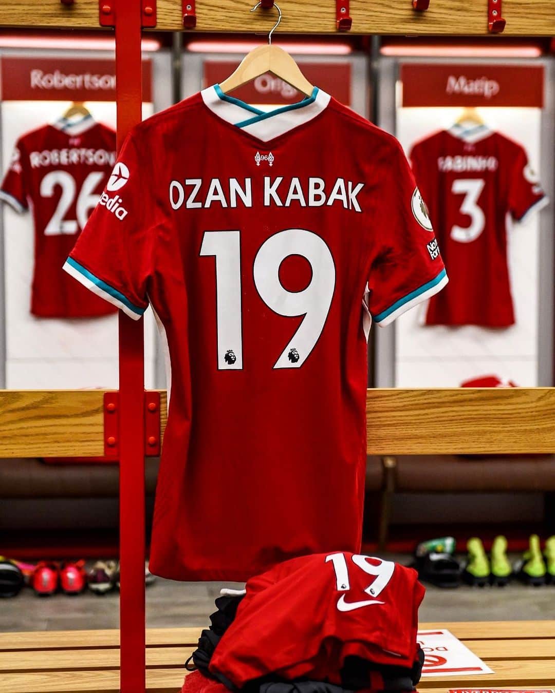 リヴァプールFCさんのインスタグラム写真 - (リヴァプールFCInstagram)「Dressing room ready, @ozankabak4 😍👌 #LFC #LiverpoolFC #Liverpool」2月8日 0時50分 - liverpoolfc