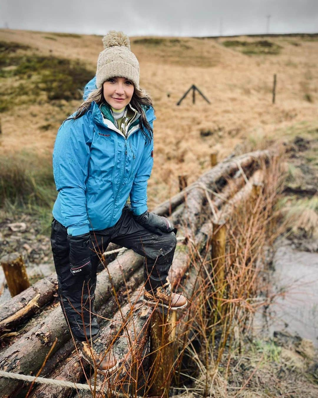 ヘレン・スケルトンさんのインスタグラム写真 - (ヘレン・スケルトンInstagram)「It was damn cold but we got there. Full respect as always to team Countryfile who laugh in the face of a challenge..... you say..... storm Christophe on the top of an exposed moor in a pandemic so you’re a limited team doing multiple jobs????? We say.... that’s just another day in the office😂😂 equally as proud of the files ambition to plant so many trees, full details on the prog this eve😘😘 Because I always get questions about outdoor wear given that everyone is outdoors at the min... jacket is @mammut_swiss1862 had it for years and it’s still waterproof,  boots are well weathered and five year old @berghausofficial,   base layers are new and a gift @acaioutdoorwear a gorgeous new brand go find them if you’re an outdoors kind of lady,  and jumper is @mintvelvet aff link you will notice I wear A LOT of their stuff which they often give me a kind discount on.  #crompton #moors #north #rural #countryside #trees #aff #gift #conservation #floodprevention」2月8日 0時50分 - helenskelton