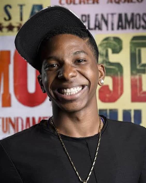 Preta Gilのインスタグラム：「Você sem dúvida foi o participante mais corajoso que passou pelo BBB, assistimos a olhos nus a perversidade a crueldade que você sofreu nesses últimos dias, eu vibrei com o beijo que você deu no Gilberto. Foi o beijo mais lindo e verdadeiro que já vi no BBB, infelizmente as pessoas não estão preparadas pra potência de liberdade que você é!! Conte comigo aqui fora @lucaskokapenteado, você tem meu colo, e se quiser, corremos atrás desse dinheiro pra você comprar a casa da sua mãe aqui fora!!!」
