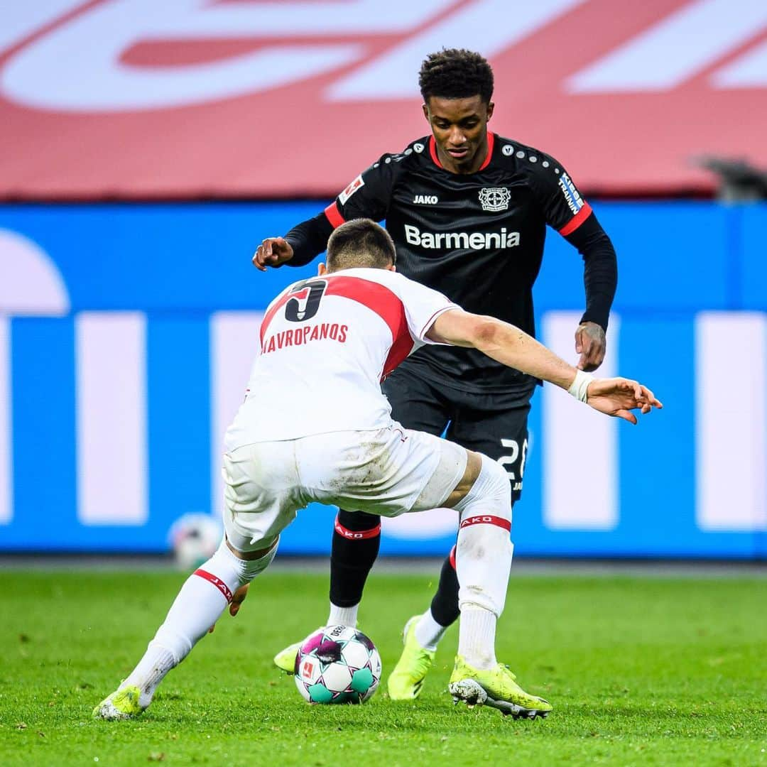 バイエル・レバークーゼンさんのインスタグラム写真 - (バイエル・レバークーゼンInstagram)「⚫️🔴 Debut² ⚫️🔴  Welcome to @bundesliga, @demarai and @jeremiefrimpong22. 👋  🔙 #B04VfB #Werkself #StärkeBayer」2月8日 1時04分 - bayer04fussball