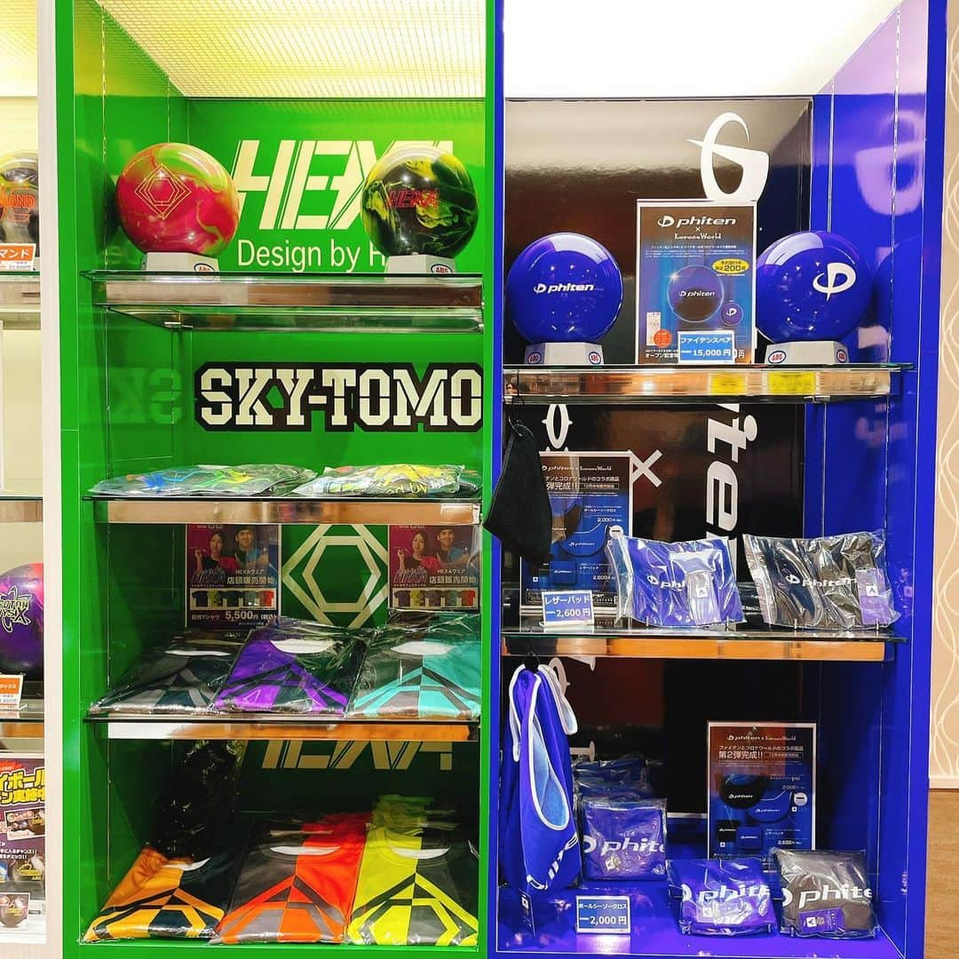 SKYtomoさんのインスタグラム写真 - (SKYtomoInstagram)「HEXAアパレルはネットショップだけじゃなく、実はコロナキャットボウルにも置いてます！ お近くの方は是非見に行ってくださいー！！ 実物見て欲しいです。。  #スカイトモ  #skytomo #ボウリング #ボーリング  #hexa #youtuber」2月8日 0時59分 - skytomo