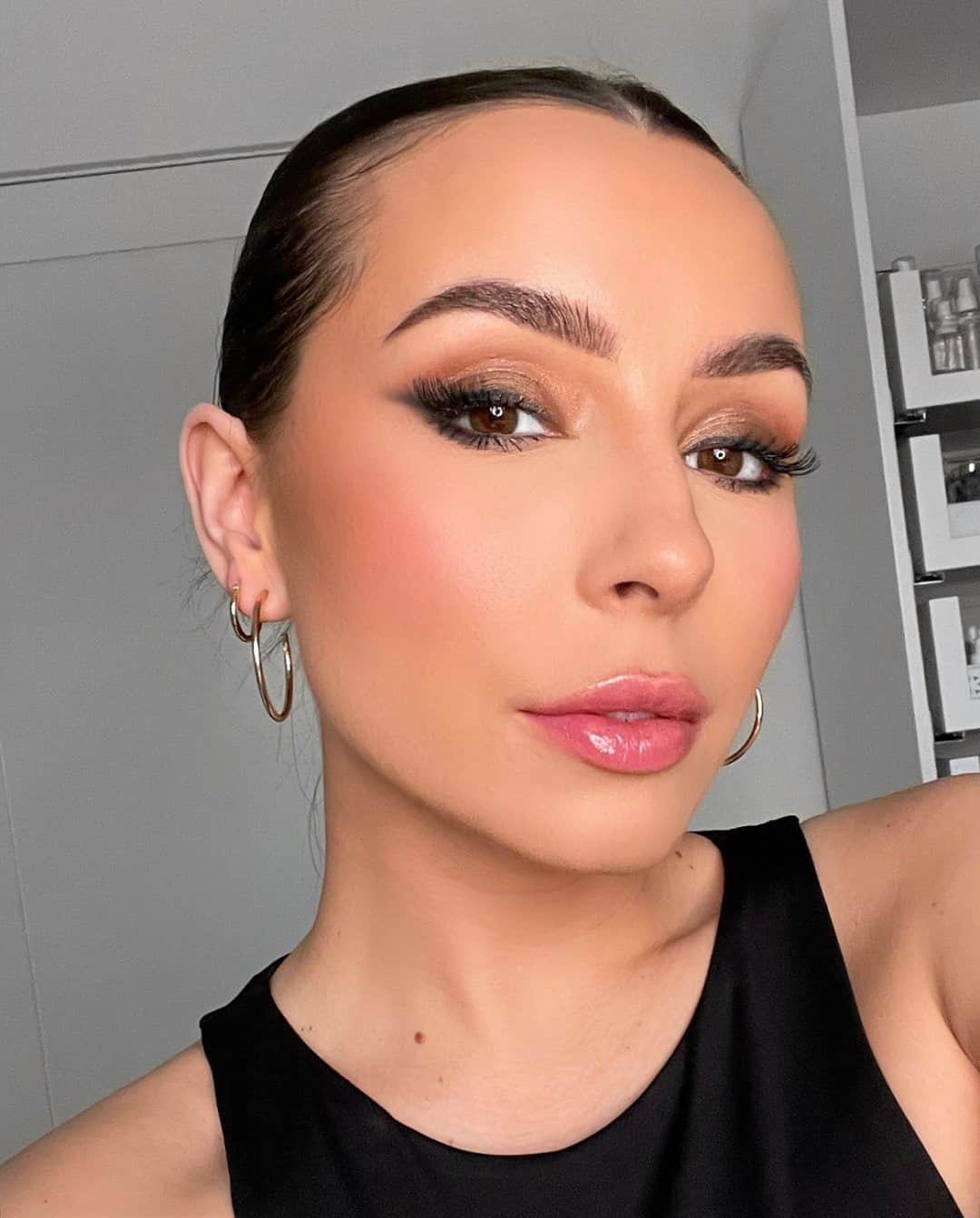 Too Facedのインスタグラム：「Our babe @jayyglamm takes her pout to the MAX  with our Lip Injection Maximum Plump! 😍 #regram #toofacedambassador #toofacedlipinjection #toofaced」