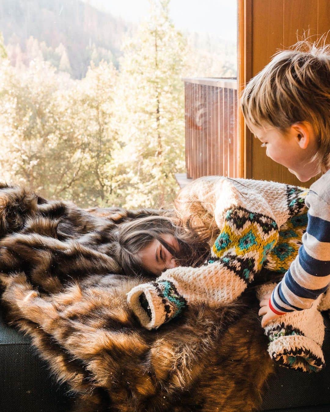 ティファニー・ティーセンのインスタグラム：「Sunday snuggles ❤️」
