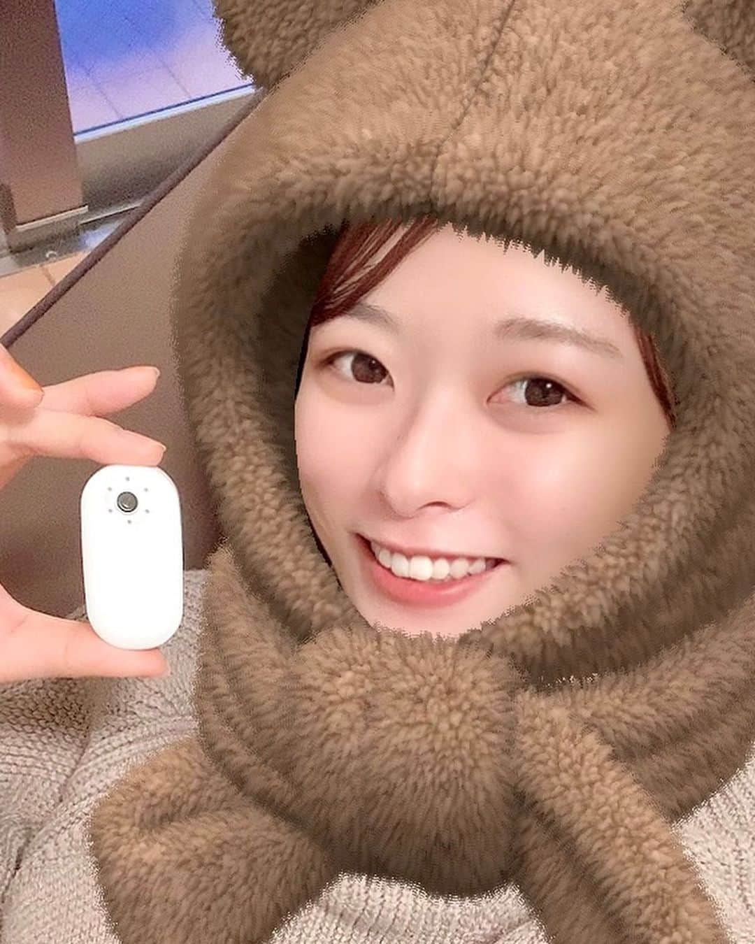 高本采実のインスタグラム：「📷 @akaso_official @akaso_official_jp   Keychain: Ultra Lightweight 4K Vlog Camera  釣りの時に使えるようなカメラ求めてて見つけた🤭  とってもコンパクトで軽い 防水仕様の4Kカメラ📷✨  アプリ連動で操作もできてめちゃめちゃ使いやすい☺︎ 値段も1万円台🥺  使い方もシンプル簡単◎ https://www.indiegogo.com/projects/akaso-keychain-the-smartest-4k-vlog-cam-on-the-go#/  #akaso #4kカメラ #防水カメラ #キーチェーン #コンパクト #動画 #釣り #fishing #fishingmovie  #釣り好き #fishinggirl #freemodel #インフルエンサー #サロモ関西  #釣り好き #高本采実 #あやみん #ayamistagram」