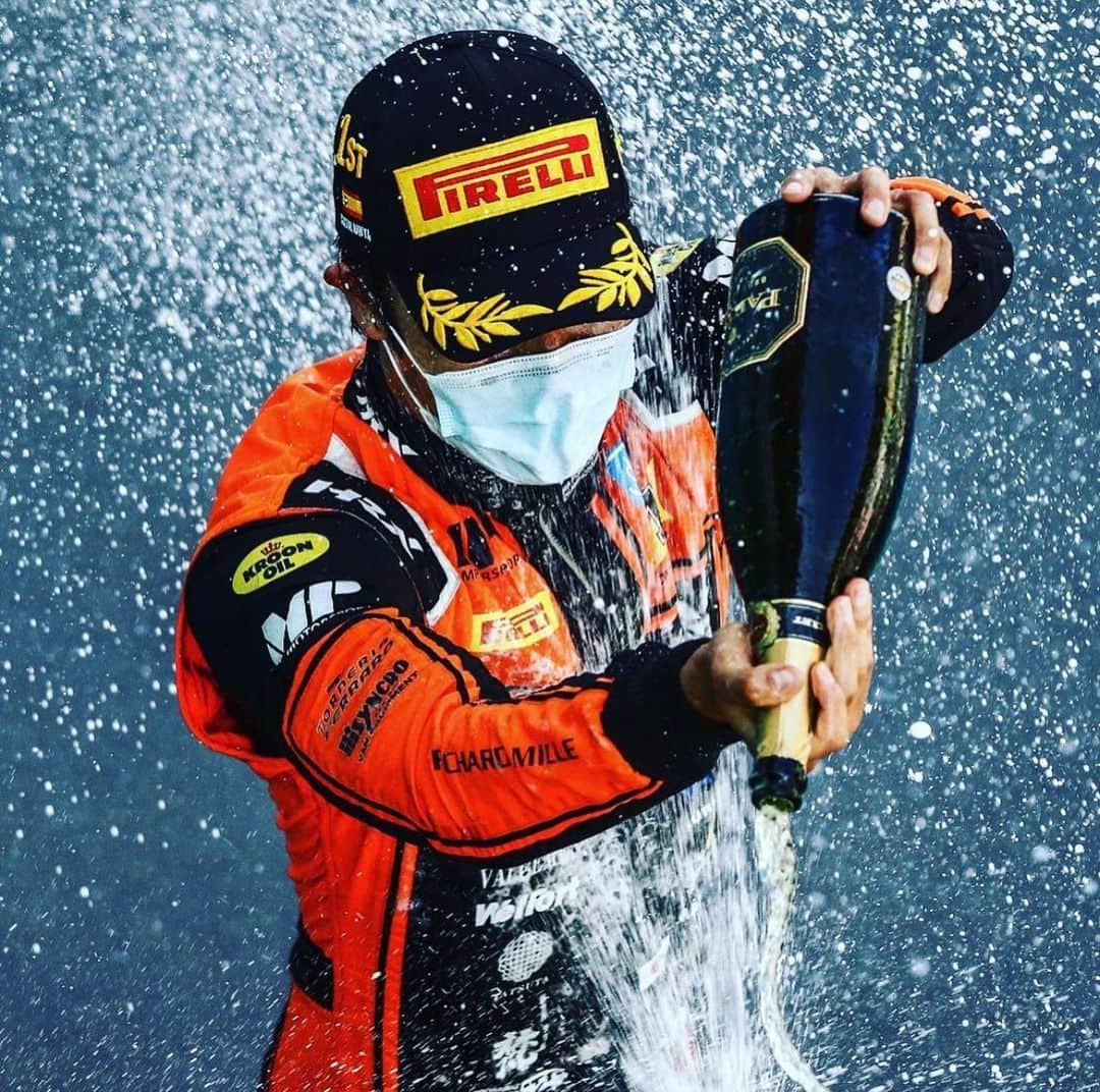 松下信治のインスタグラム：「Champagne fight,...🍾💥 #nevergiveup」
