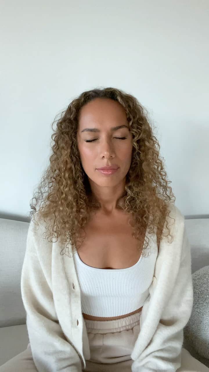 レオナ・ルイスのインスタグラム：「Join me as I share some music relaxation techniques to tune into a calmer more relaxed state of being. All you need is a quiet comfortable place to sit. There’s a lot of fear and stress in the world right now, I’ve created this space so that it may offer some peace within it all x Big love to @beautifulchorus for the heavenly vocal accompaniment ✨」
