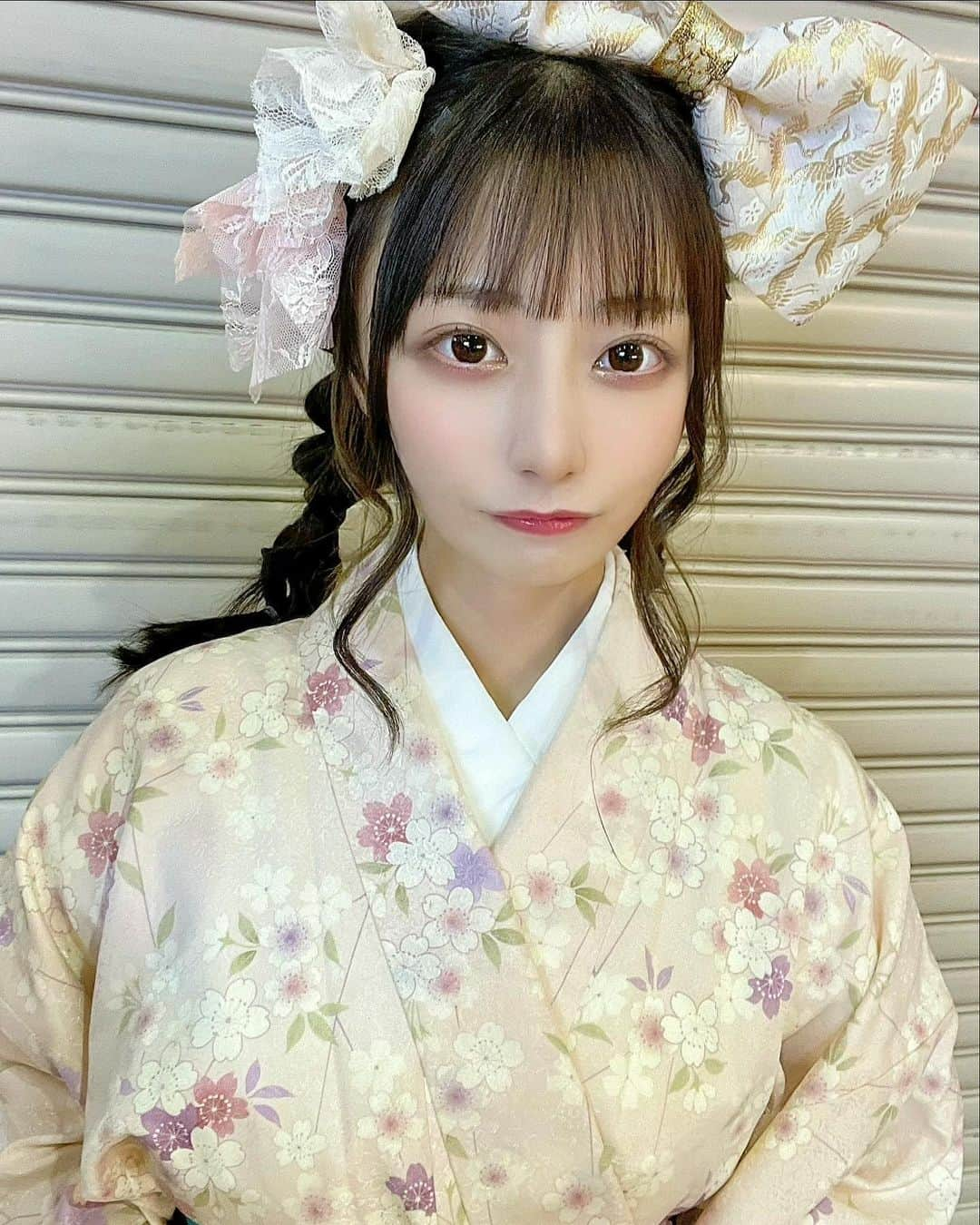 鈴木優香さんのインスタグラム写真 - (鈴木優香Instagram)「人生で一度は来てみたかった袴👗20歳になったということで着てみました！ 可愛かったからまた着たいな〜💖 #袴 #着物」1月24日 16時37分 - yuuka_chan815