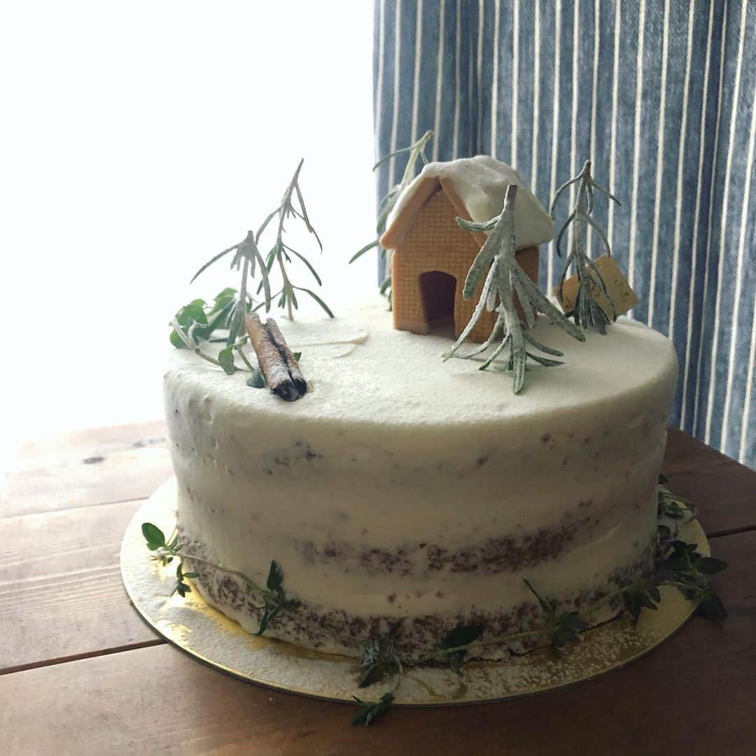 石川由香里さんのインスタグラム写真 - (石川由香里Instagram)「. インスタで見て 一目惚れをした @biquette.cake さんの ケーキ(*´艸｀*) . 「こちらで お間違いないですか？」って お店で見せてもらった時に 「かわいいー！」と 大興奮しちゃいました(*´艸｀*) . 食べるの 楽しみ(*´艸｀*) . #ビケット #biquette #千種カフェ #吹上カフェ #ケーキ #ネイキッドケーキ #ていねいな暮らし #ていねいに暮らす #丁寧な暮らし #ミニマルな暮らし #ナゴレコ #おうちカフェ」1月24日 16時41分 - yukari_ishikawa