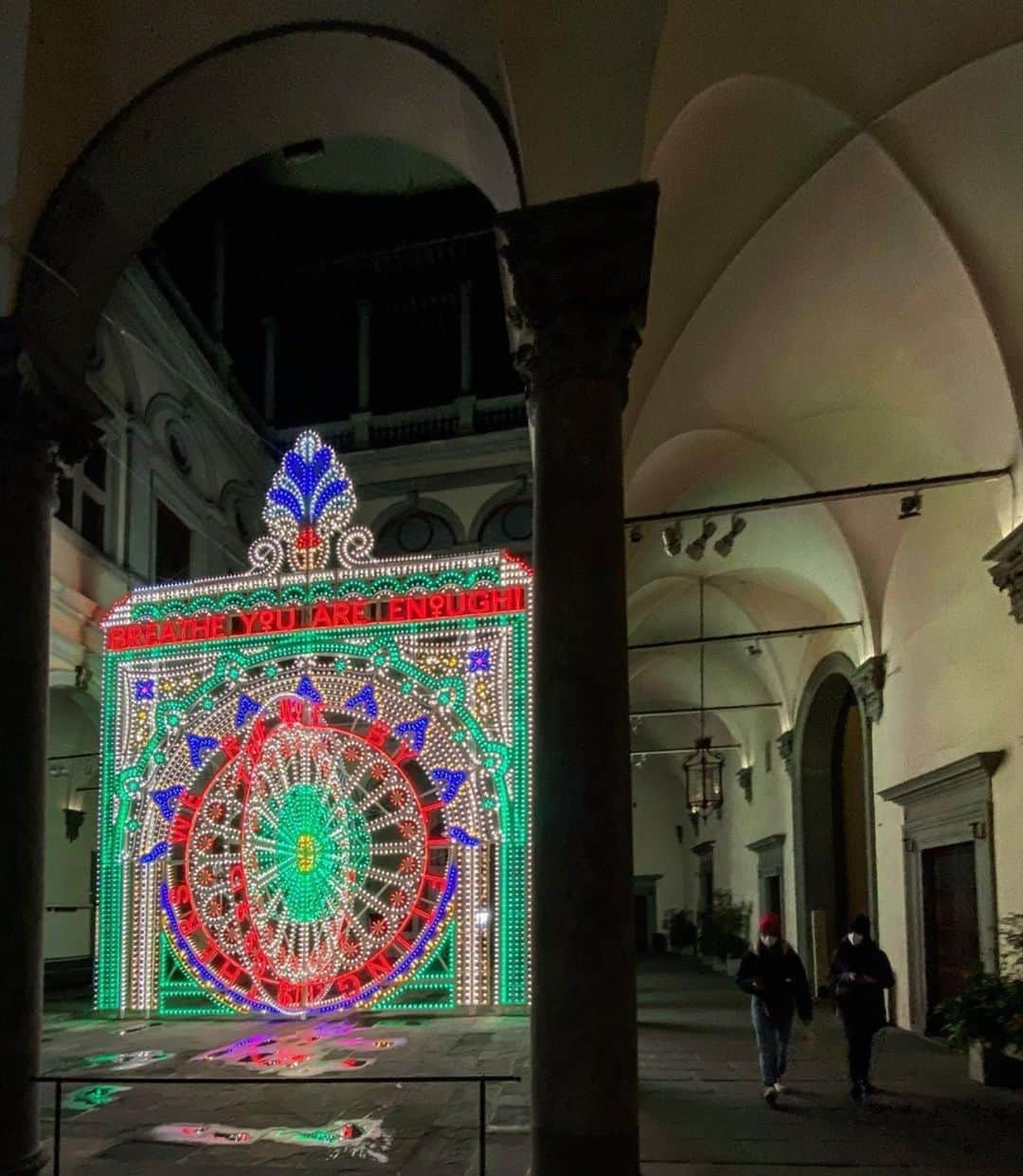 パラッツォストロッツィさんのインスタグラム写真 - (パラッツォストロッツィInstagram)「L'installazione "We Rise by Lifting Others" occupa il centro del cortile di Palazzo Strozzi. È possibile infatti girarci attorno, osservarla da ogni punto di vista. In ogni angolo però la luce della luminaria è presente, come a bagnare ogni centimetro del cortile che l'abbraccia. Grazie Alice (@alicein23) per aver condiviso la sua prospettiva dell'installazione "We Rise by Lifting Others". _  #LiftingOthers #MarinellaSenatore @marinella.senatore @parisi_luminarie #PalazzoStrozzi #Firenze #Florence #Tuscany #Toscana #Exhibition #ArtGram #ContemporaryArt #Luci #Lights #Luminaria」1月24日 17時05分 - palazzostrozzi