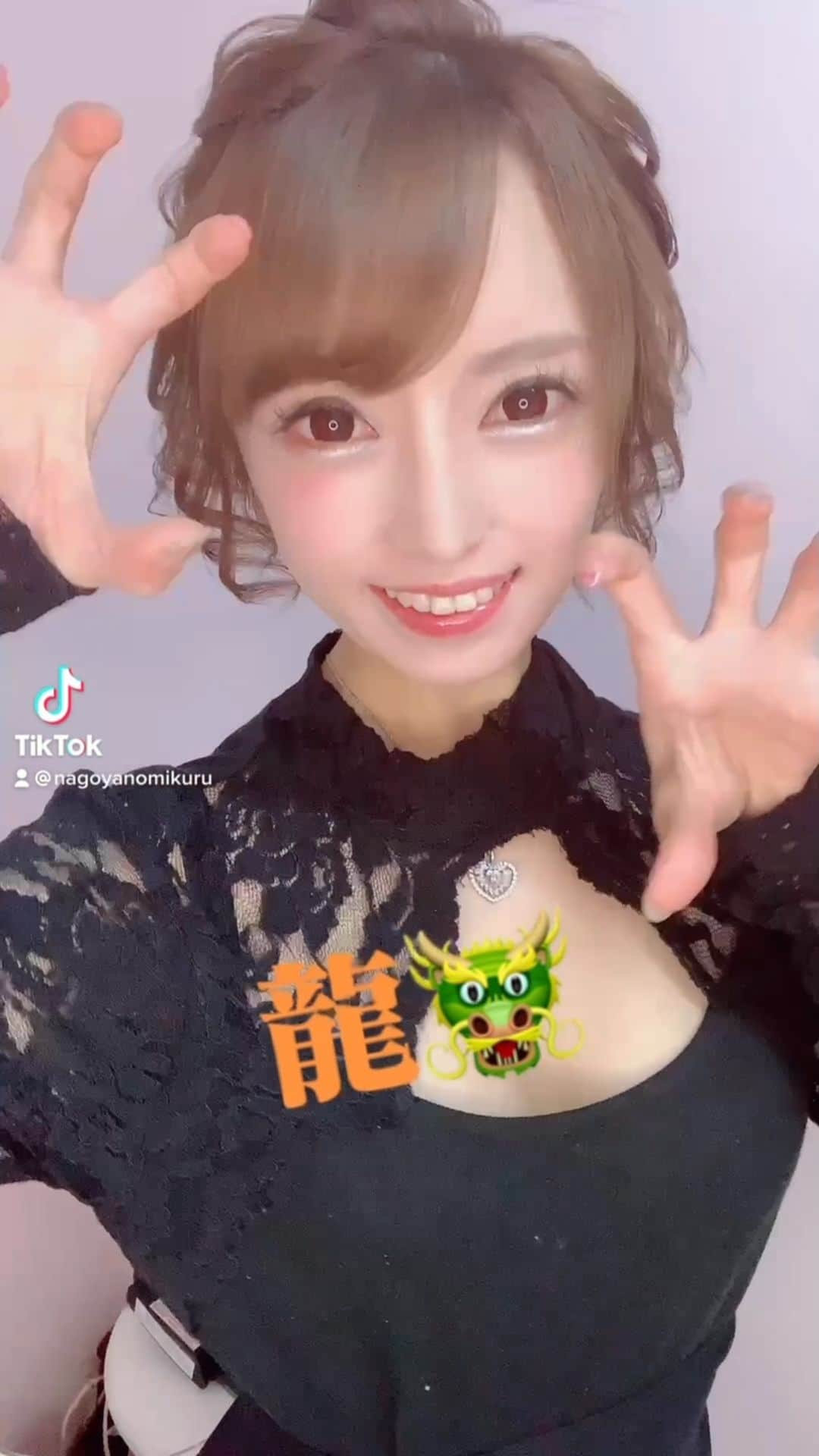 のインスタグラム：「龍🐲💖  #メイドカフェ#プティパルフェ#メイド#名古屋#住吉#幸せ#TikTok#youtube#17live#キャバクラ＃錦#アールズカフェ#踊ってみた#龍」