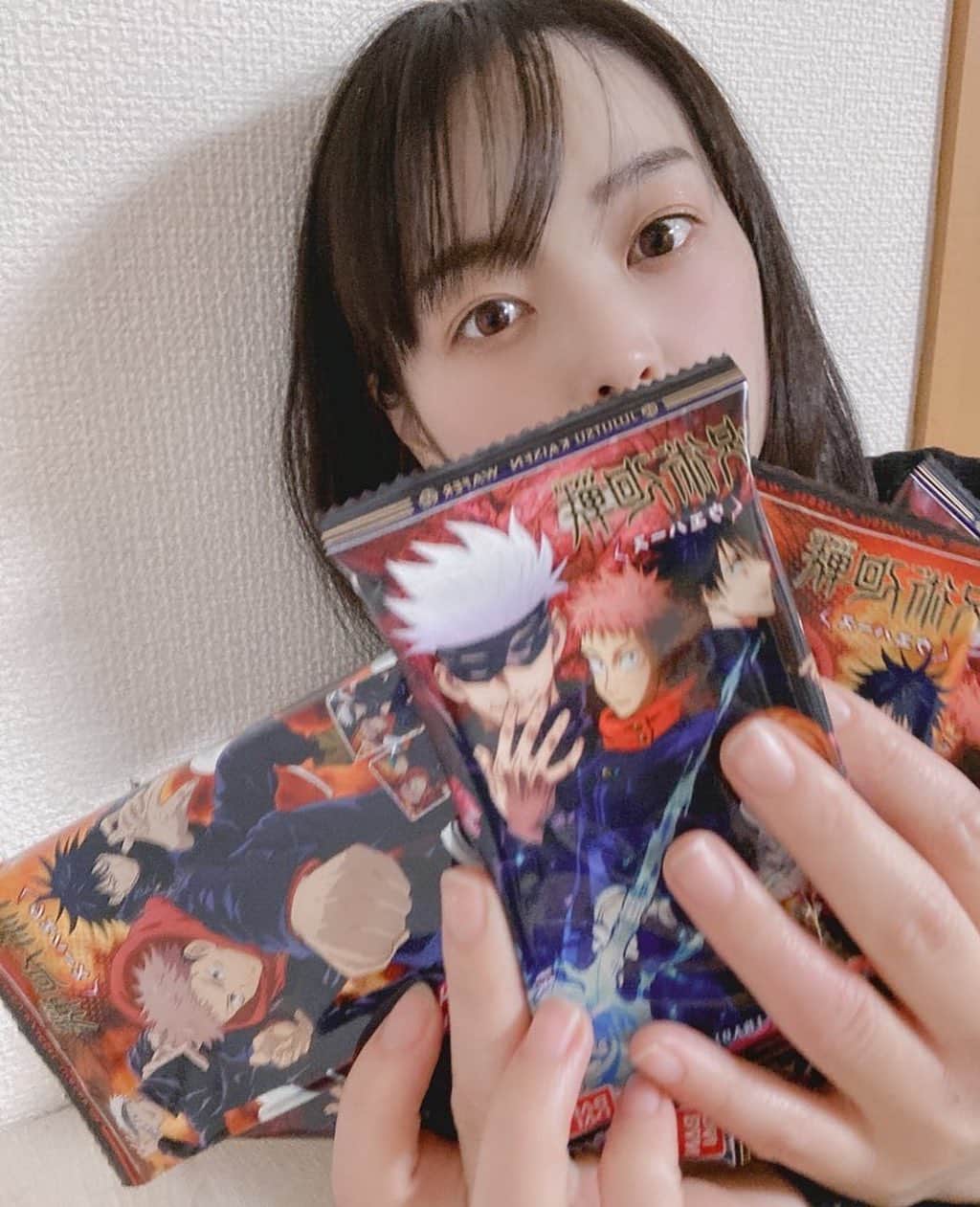 小森真理子のインスタグラム：「そしてこれは、この2分後五条悟が出なくて悔し泣きをする女の情念が宿った写真です。  改めまして、今年は何か新しいこと楽しいことに挑戦しようと思っています。」