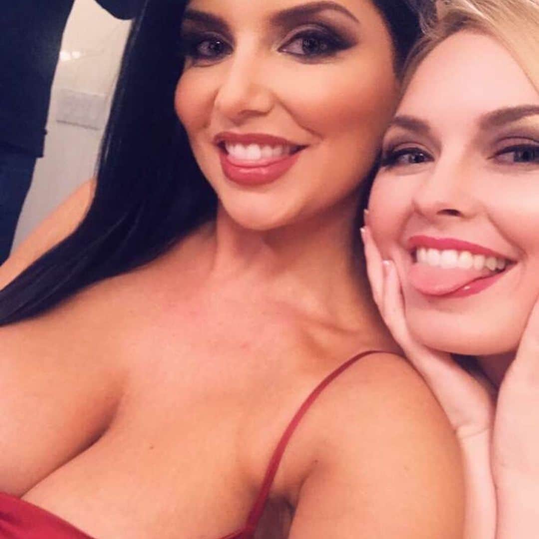 Bailey Rayneさんのインスタグラム写真 - (Bailey RayneInstagram)「The @avnawards are tonight!! Here are a few pics of the fun from the 2019 awards when Romi and I hosted! This year’s show will be 100% virtual so everyone can attend! 💕 I definitely stole this idea from @romirain so go follow her if you don’t already! She’s the best 🥰🥰」1月24日 8時41分 - bairay92