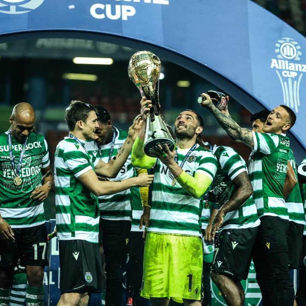 アントニオ・アダンのインスタグラム：「VENCEDORES!! 💚🏆 CAMPEONES!! 😃🇵🇹  Obrigado a todos pelo apoio!! 🙌🏼 #TaçaDaLiga #AllianzCup #OndeVaiUmVãoTodos」