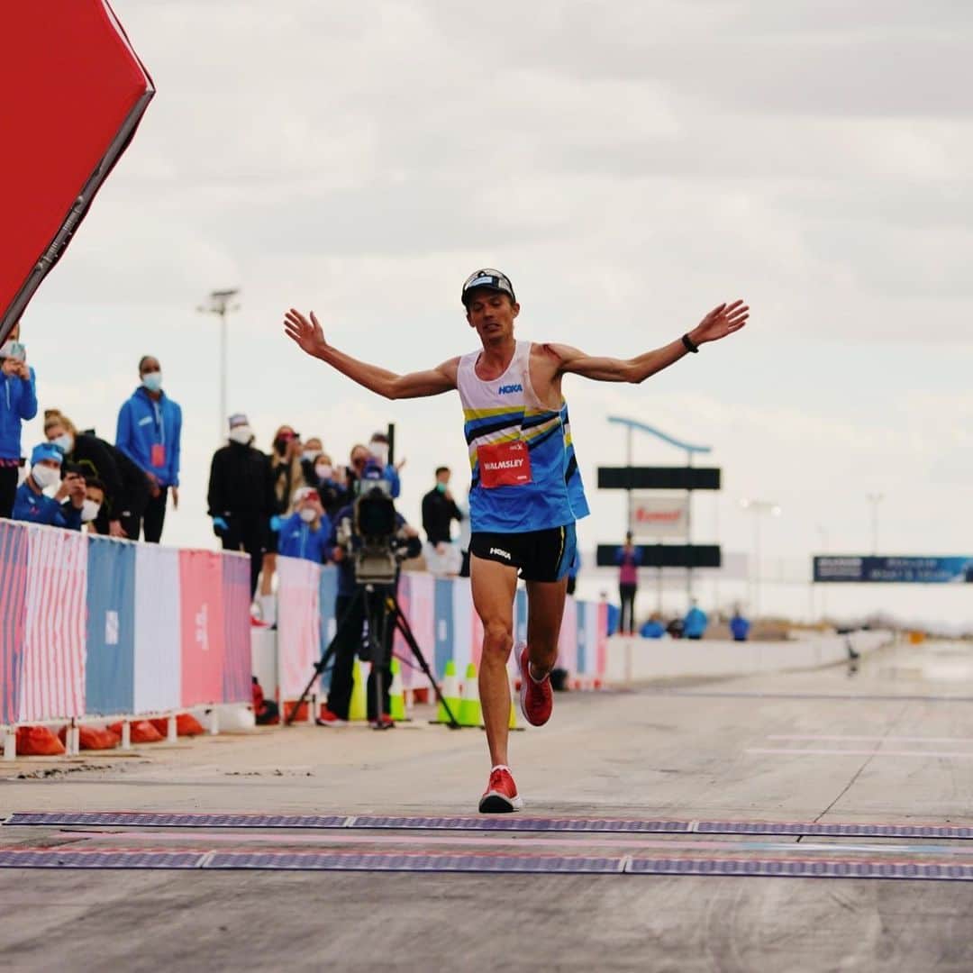 ホカオネオネのインスタグラム：「Join us in celebrating Jim Walmsley’s (@walmsleyruns) new 100K American Record: 6:09:26! 💥💥 5:57/mile.   Congratulations to all our athletes who gave it their all in Project Carbon X 2 today - you’ve inspired us to keep chasing our goals and break our own records. The work never stops.   It’s Time to Fly. #TimeToFly #PCX2」