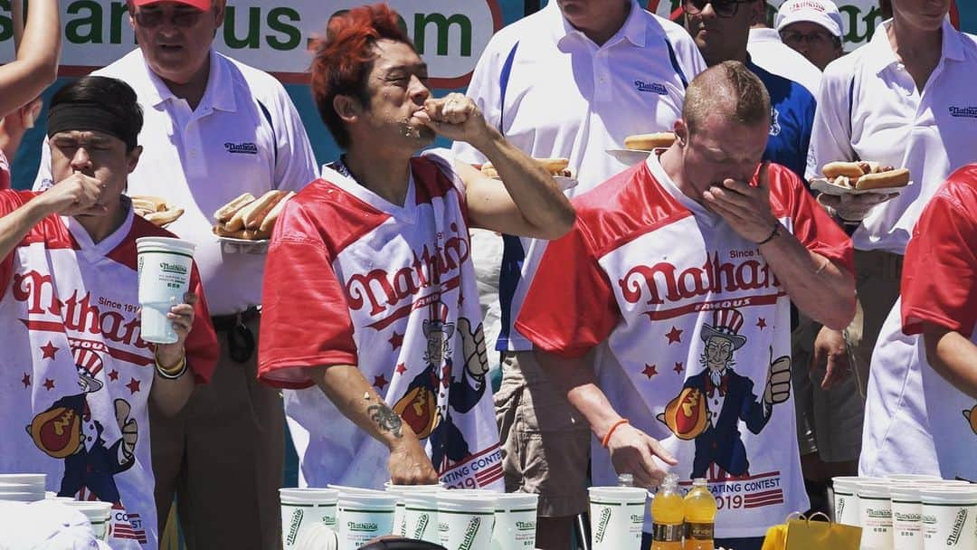 MAX鈴木のインスタグラム：「早く行きたいぜ🌭 頑張ろうぜ‼️ #hotdogeatingcontest」