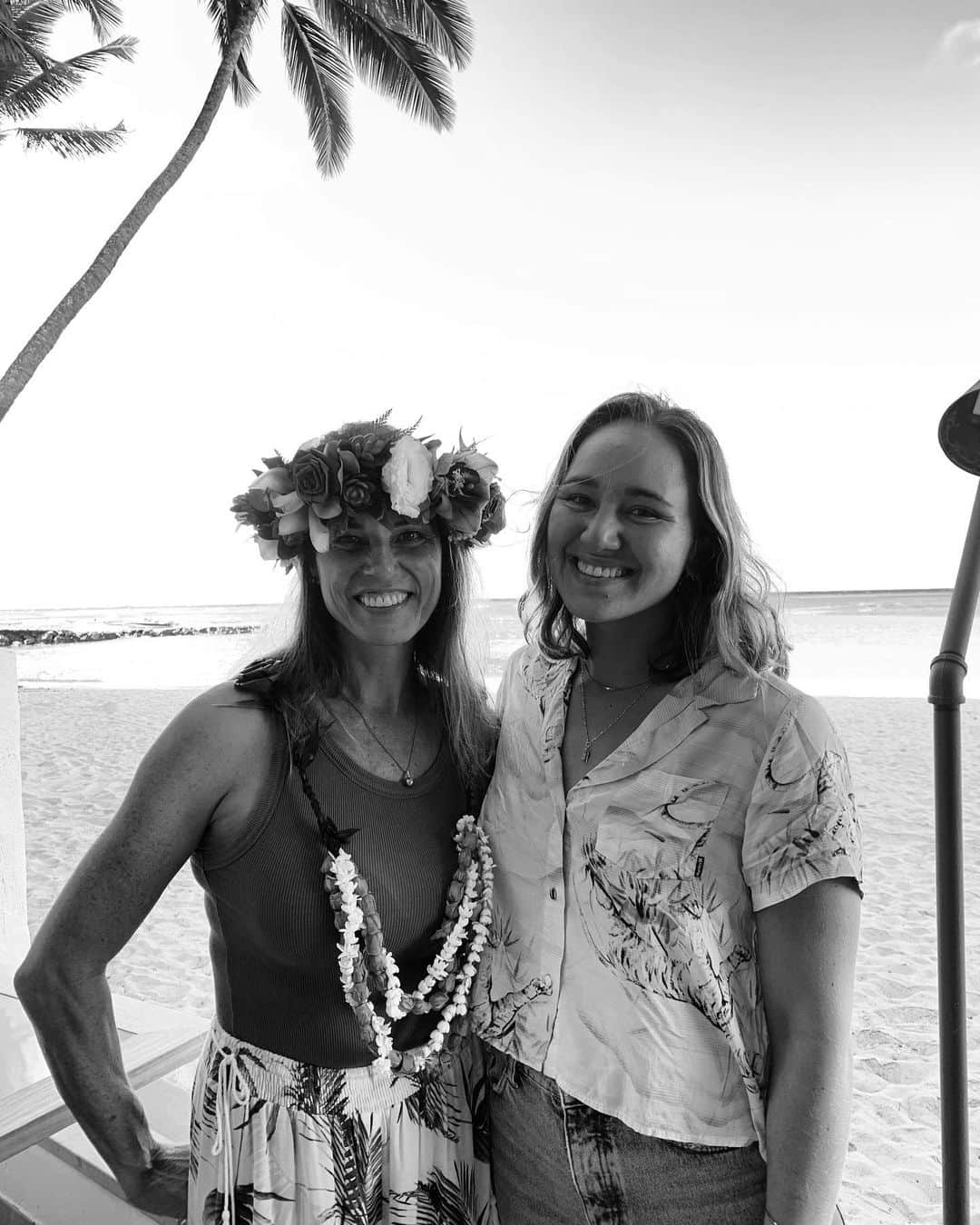 カリッサ・ムーアのインスタグラム：「Happy Birthday @_edoggie 💛 My trainer and one of my dearest friends... Thanks for being one of the strong women in my life. Love you and so grateful for you 😊」