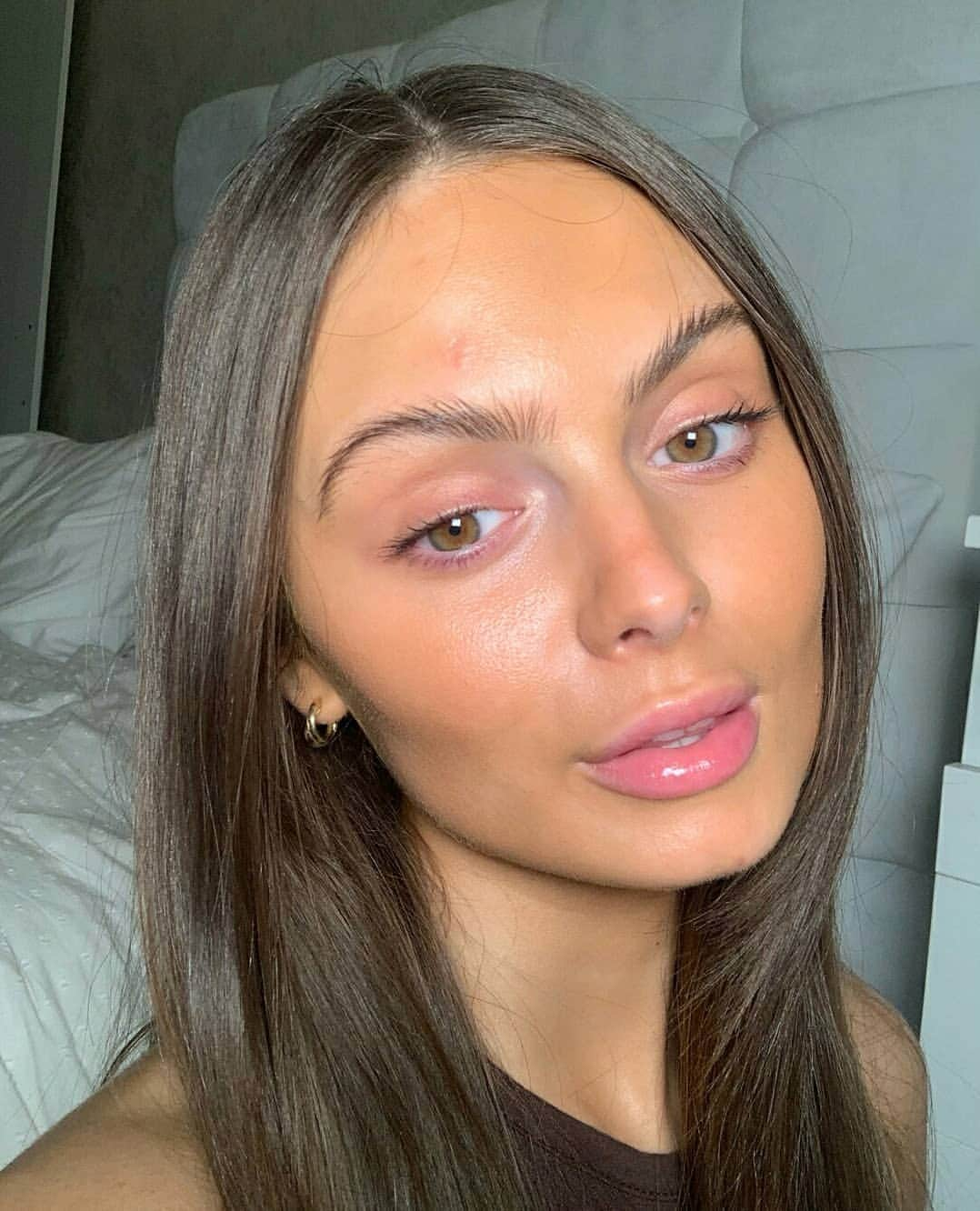 the Balmさんのインスタグラム写真 - (the BalmInstagram)「@_makeupbyjessevansx  is wearing shade #34 in our Tinted Moisturizer. Light weight with amazing coverage. A little drop goes a long way! Tune in to our stories to see her in action 💋 swipe to see Jess in Tinted Moisturizer only 👉👉👉👉」1月24日 9時09分 - thebalm