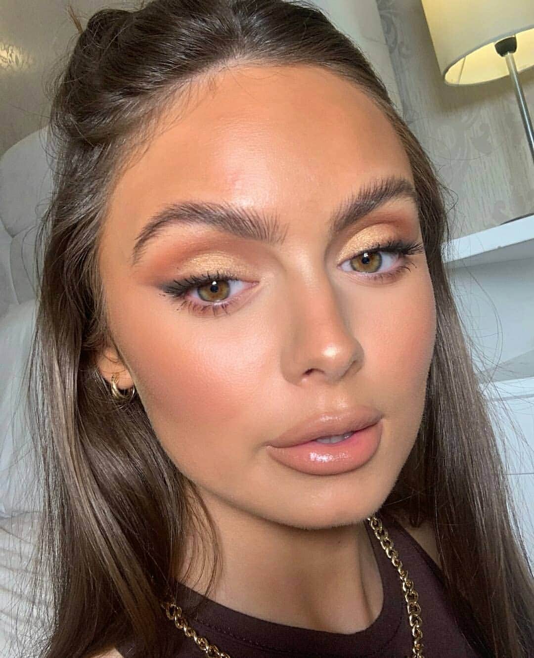 the Balmさんのインスタグラム写真 - (the BalmInstagram)「@_makeupbyjessevansx  is wearing shade #34 in our Tinted Moisturizer. Light weight with amazing coverage. A little drop goes a long way! Tune in to our stories to see her in action 💋 swipe to see Jess in Tinted Moisturizer only 👉👉👉👉」1月24日 9時09分 - thebalm