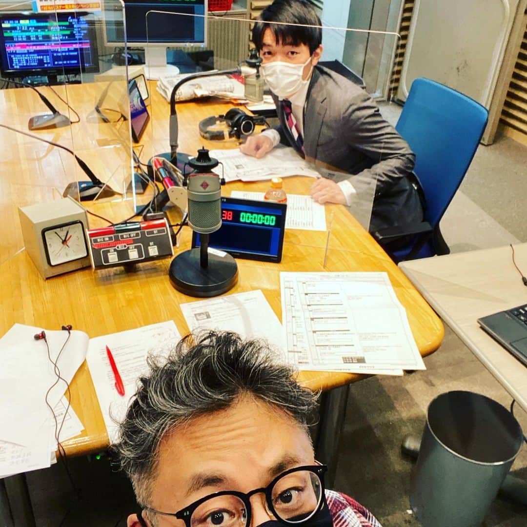 栗田善太郎のインスタグラム：「22歳と49歳 RKBラジオ土曜 de R 10月からやってますよ。 13時〜17時なのでドライブ中にでも是非是非。」