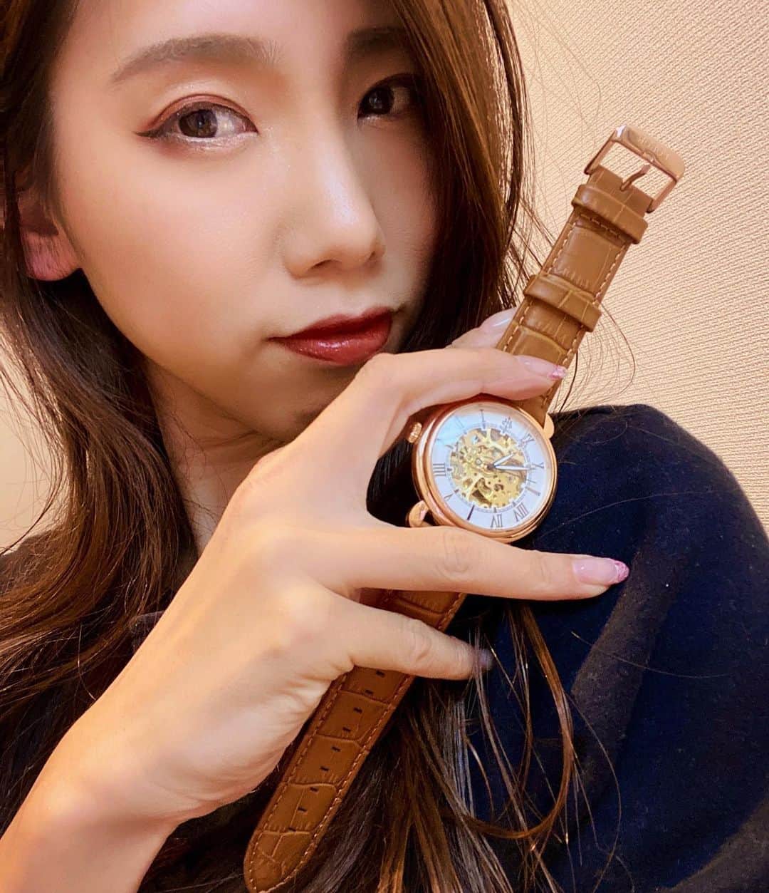 のインスタグラム：「LOBOR⌚️PR 可愛い時計🥺✨ こうゆう凝ったデザイン好き。  #lobor #ロバー #腕時計 #時計 #手元倶楽部 #ファッションウォッチ #ギフト  @loborjapan  クーポンコード 【38shias53】 ご使用で10パーセントOFF (クーポン使用期限は本日より1年間)」