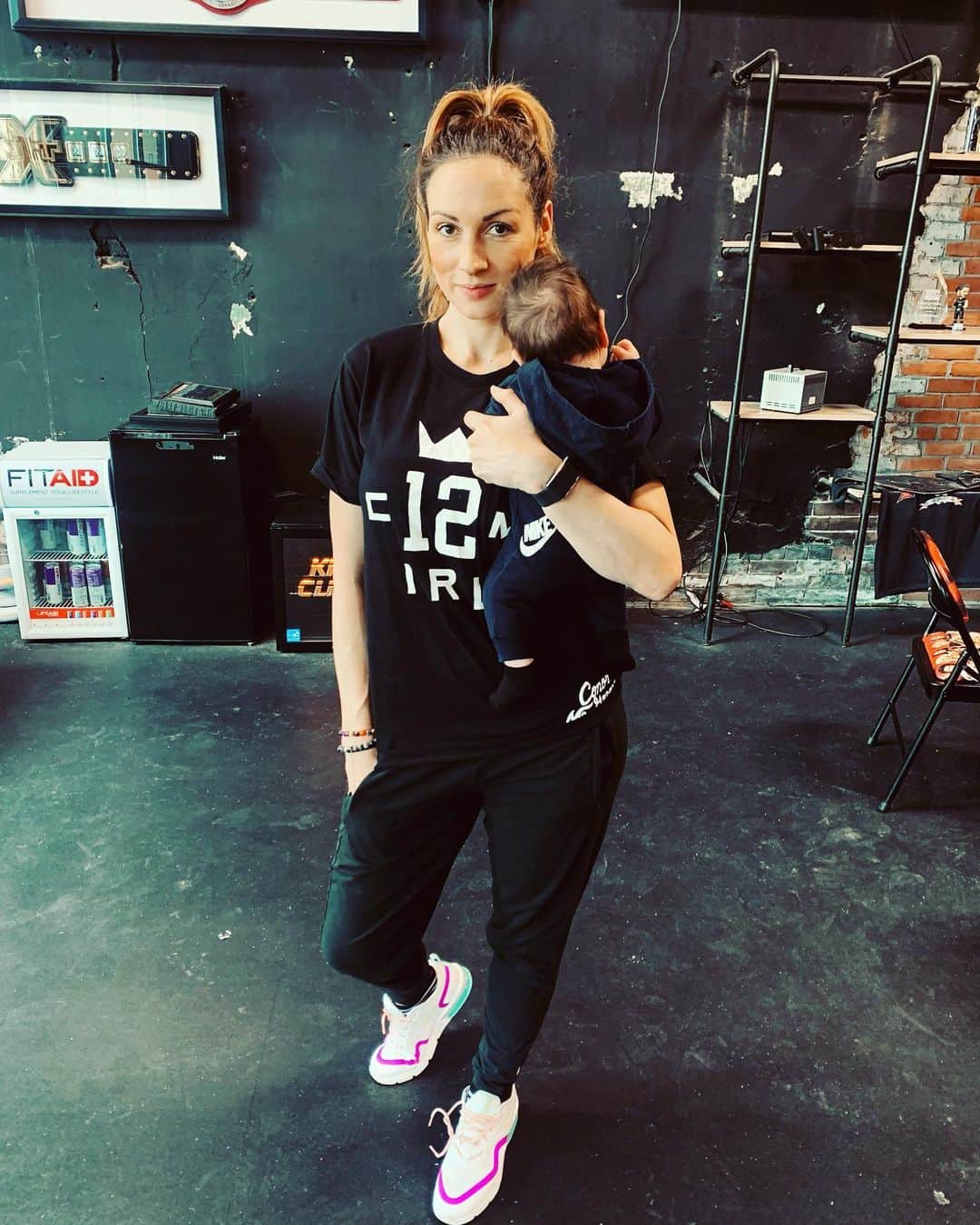 レベッカ・ノックスのインスタグラム：「All of us Irish champs stay ready.  @thenotoriousmma x @rootsoffight   All profits will benefit the childrens health foundation crumlin that supports children’s health In Ireland.」
