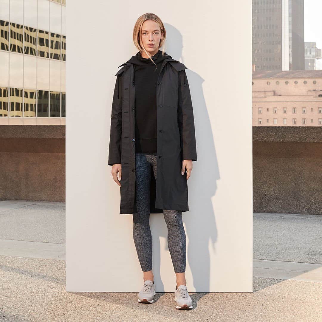 Banana Republic さんのインスタグラム写真 - (Banana Republic Instagram)「2 Truths and 1 Lie with our 2-in-1 Rain Coat: (1) It's built for everyday wear for all seasons (2) It's designed with a removable hood and quilted liner  (3) You'll only want one  Swipe to see it in motion and tap to discover more.」1月24日 9時42分 - bananarepublic