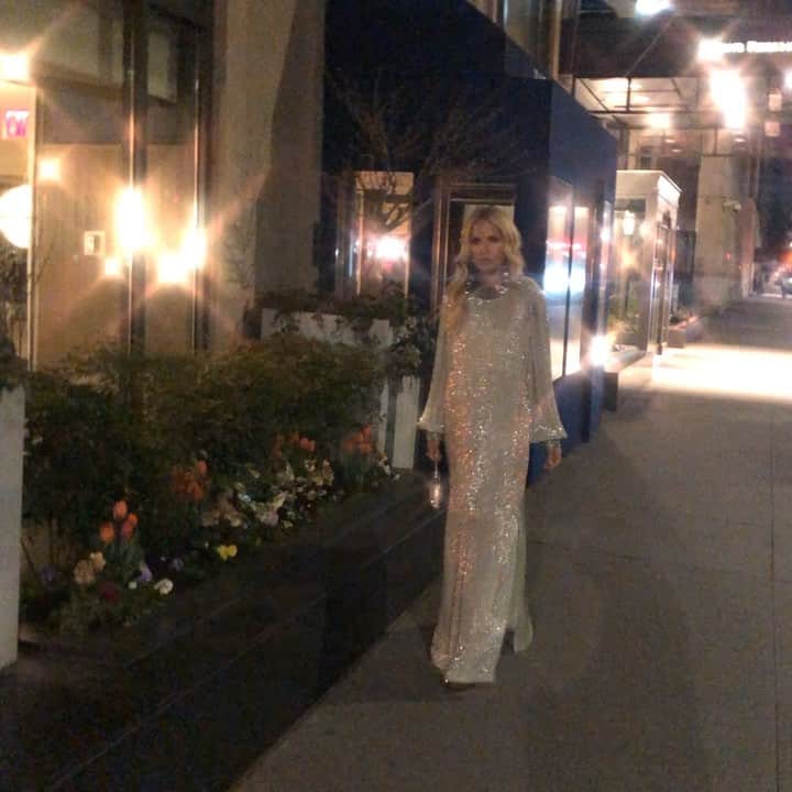 レイチェル・ゾーのインスタグラム：「Always let them see you #sparkle #saturdaynight ✨ XoRZ」