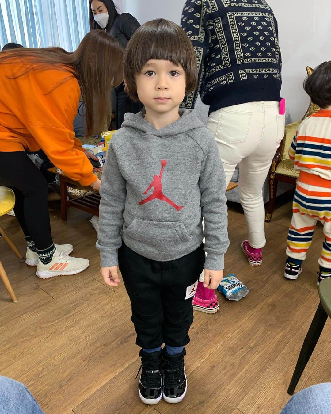 サム・ハミントンのインスタグラム：「This kid is all about Michael Jordan. 이 녀석은 조던 너무 좋아한다」