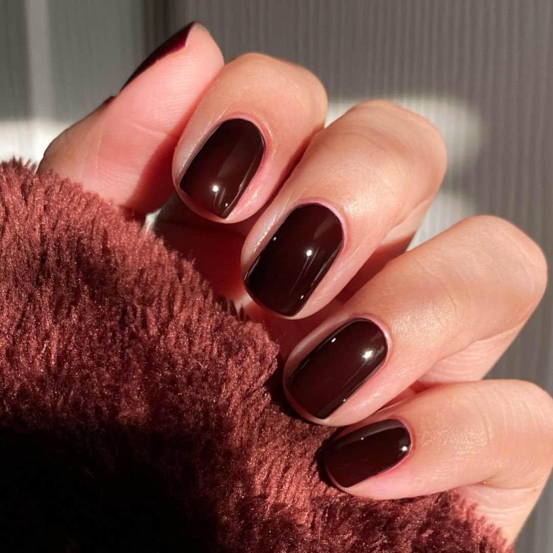 OPIさんのインスタグラム写真 - (OPIInstagram)「Ctrl alt give me this mani 💅 @mylacqueredlife wearing #ComplimentaryWine.   #OPIObsessed #ColorIsTheAnswer #NOTD #NailSwag #NailsOfInstagram #NailsOnFleek #NailPolish #Nails #OPI #darknails #dark」1月24日 10時00分 - opi