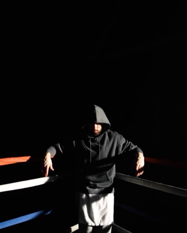 エミネムのインスタグラム：「“Not sure if I have much left to prove, Yeah I do” Catch the #HIGHER video during the fights on @espn #UFC257」