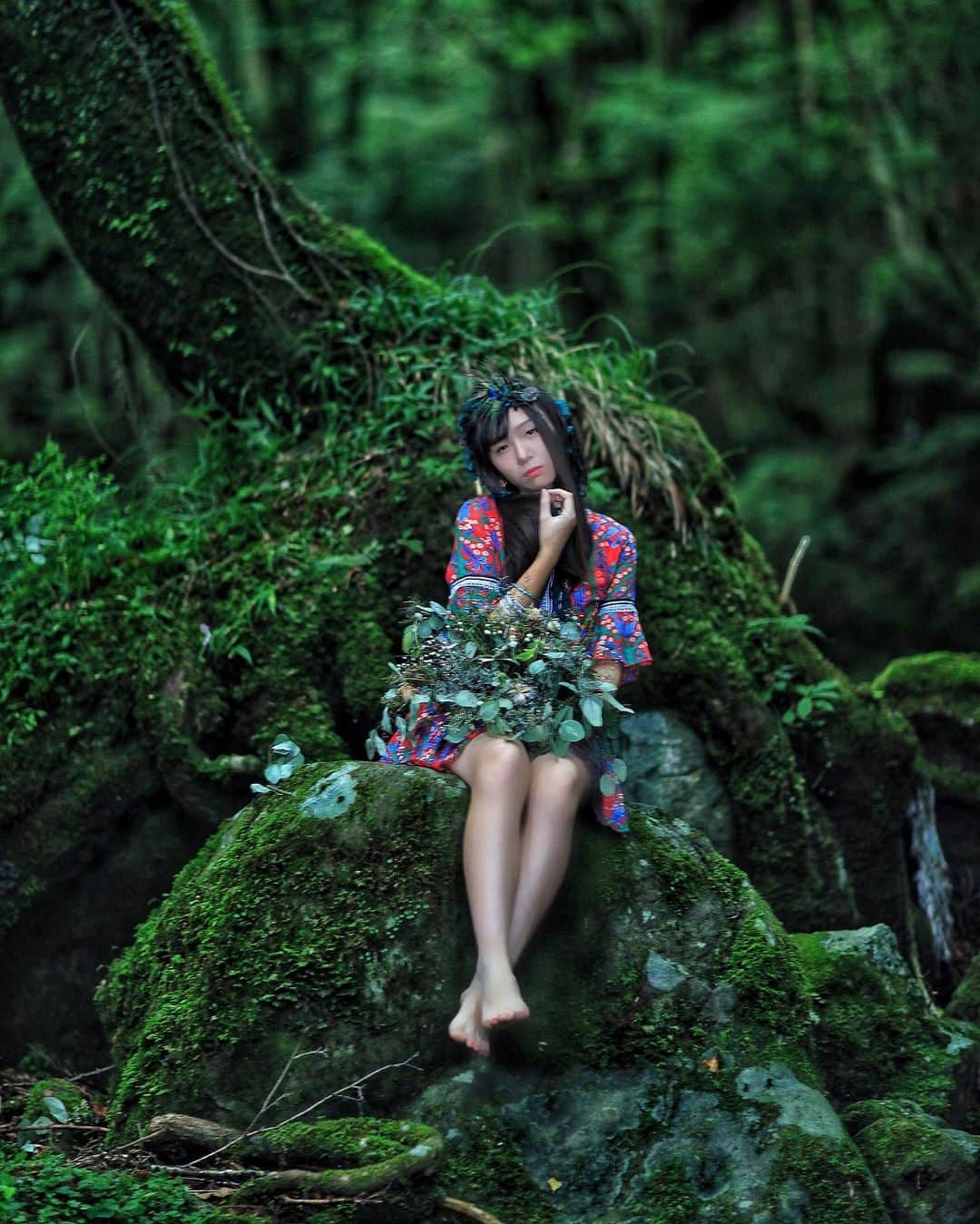 舘林佳史さんのインスタグラム写真 - (舘林佳史Instagram)「もののけの森の少女☺️✨ model:はづき 静岡にはこんなジブリの森があるんです☺️💓 ༚┈❁┈༚༝༝༚┈❁┈༚༝༝༚┈❁┈༚༝༝༚┈❁┈ ༚༝༝༚┈❁┈﻿  ﻿ 誰でも物語の主人公になれる﻿ ﻿ をキャッチコピーにドラマや映画﻿ 物語のワンシーンの様なDramaticStoryPhot﻿ と言う名前で活動作品作りをしています。﻿ ﻿ 大好評のドラマティックフォトのご依頼は﻿ このクオリティーで30000円〜(ほぼ諸経費)﻿ で受け賜わっています)^o^( ﻿ ﻿  お姫様になりたい👸物語の主人公になってみませんか^ ^⁉︎﻿ ﻿﻿ ﻿  モデル宣材撮影 コンポジ Book作り プロフィール撮影 ブライダルフォト記念撮影 衣装レンタル 成人式 着物 ドレスロケーションフォト スチール サロンモデル撮影 写真集等撮影のご依頼何でもお気軽にお問い合わせDM下さい✨📩 ﻿ ﻿ ༚┈❁┈༚༝༝༚┈❁┈༚༝༝༚┈❁┈༚༝༝༚┈❁┈ ༚༝༝༚┈❁┈ ﻿ ﻿#もののけの森#もののけ姫#ジブリ#森の少女 #ファッションモデル#CanonEOSR6 ﻿#canonr6 #ポートレート #宣材 #model#photo#カメラマン#ロケーションフォト#ロケ撮影#カメラマン#photographer#モデル募集#ポートレートモデル募集#スナップ撮影#ポートレートモデル#写真#カメラ﻿ #portrait #portrait_star #jj_allportraits #tv_soul #tv_people」1月24日 10時17分 - tatephotox