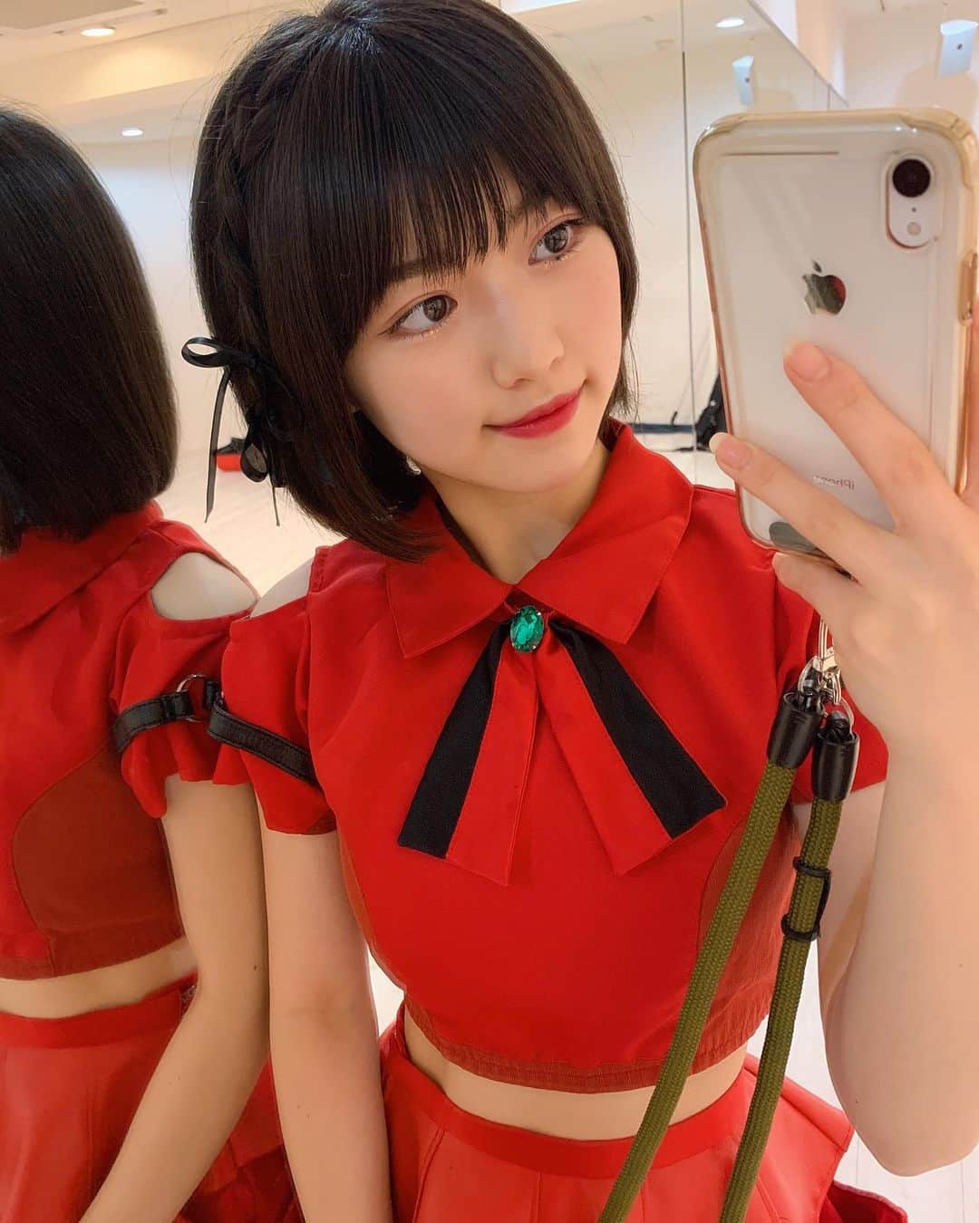 沢村りさのインスタグラム：「📸﻿ ﻿ .﻿ ﻿ .﻿ ﻿ ﻿ #Lilyofthevalley #沢村りさ #リリバリ #idol ﻿ #jk #jk2 #2021 #赤衣装 #衣装﻿ #ヘアアレンジ #三つ編み #リボンアレンジ」