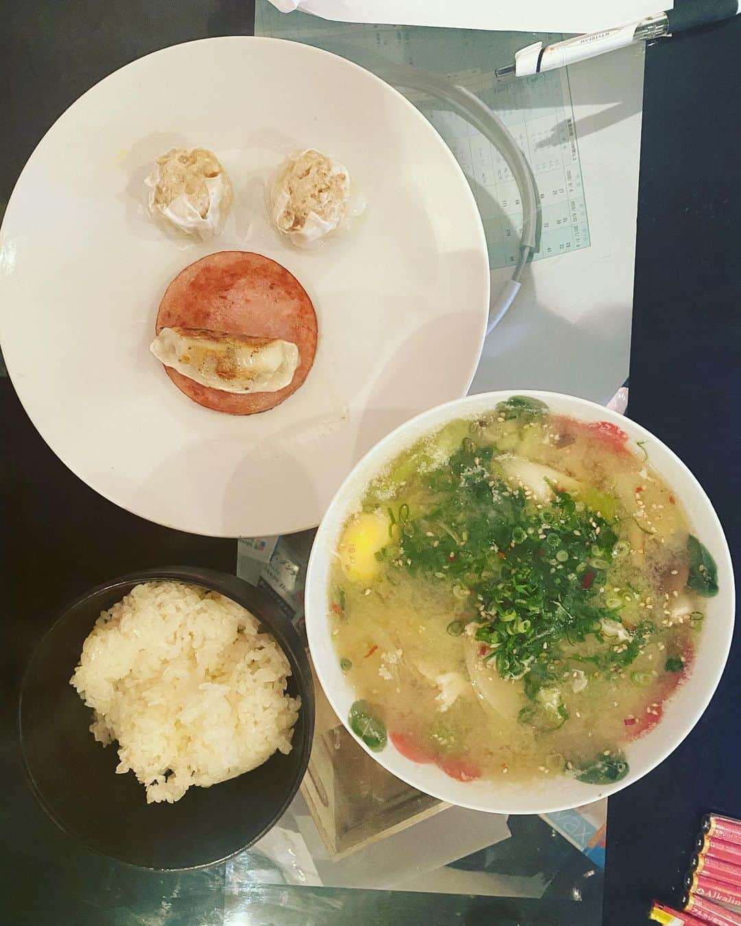 初恋タローさんのインスタグラム写真 - (初恋タローInstagram)「朝顔ご飯  #ペンギン #ぽい #ご馳走様でした」1月24日 10時40分 - hatsukoitarooooo