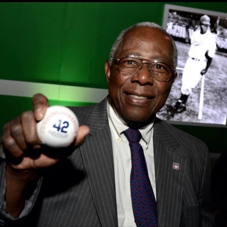 ハウィー・ケンドリックのインスタグラム：「RIP to the man I admired most. A true legend and home run king. You will truly be missed.  Thank you for breaking down barriers and setting a standard we could all aspire to obtain. I’ve heard countless stories of your career and the way you went about it.  My condolences go out to the Aaron family.」