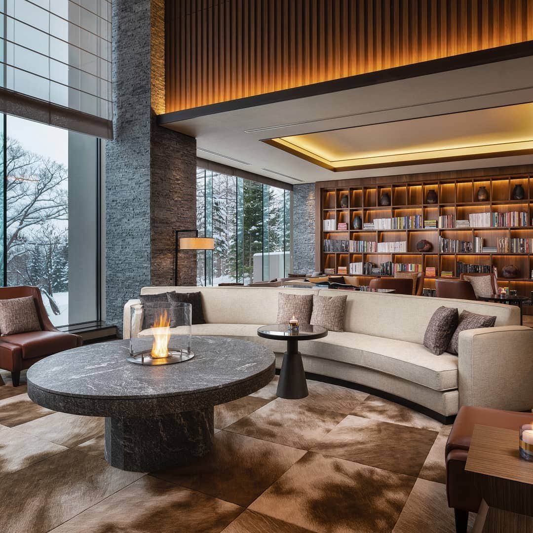 リッツ・カールトンのインスタグラム：「After idyllic winter landscapes, discover artful moments by the fire at Higashiyama #NisekoVillage, a Ritz-Carlton Reserve.」