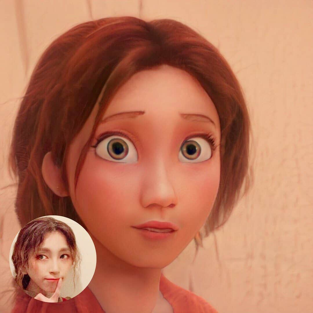 高橋真依子のインスタグラム：「Disney化すると、になるらしい、 女の子は1度はプリンセスになりたいと絶対思う。 #disney#顔認証#だからってな休日#雨の日の昼下がり」