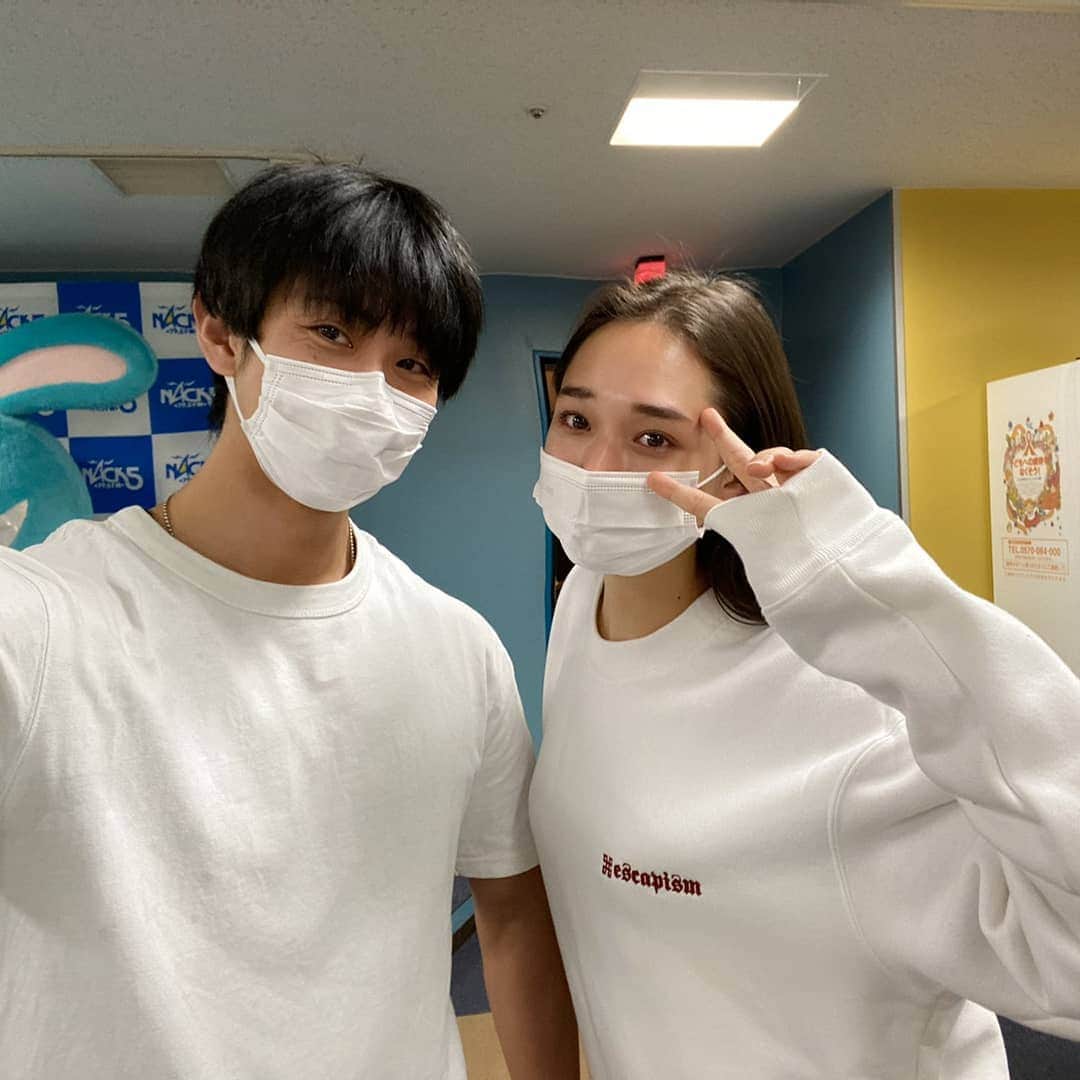 白本彩奈のインスタグラム：「この後！18:00〜は  NACK5「#マジカルスノーランド」！ スタジオ感満載のお写真と 😂  ぜひ聞いてね🐰  #msl795」