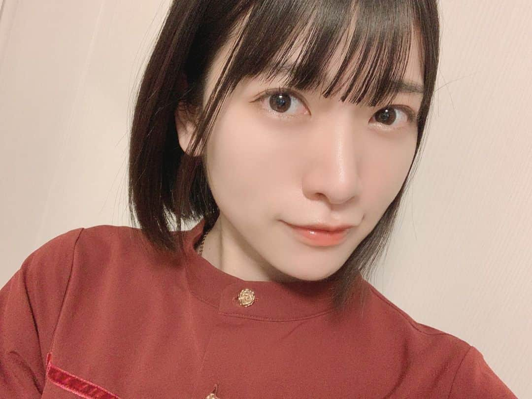 小林亜実さんのインスタグラム写真 - (小林亜実Instagram)「. あ、そういえば髪切りました！ . あと、２８歳になってました！ たくさんのプレゼントが事務所に届いて、それをお家に送ってもらったので開封式が幸せでした📦 本当にありがとうねっ！！ 誕生日当日はオムライスとハンバーグと、近所に新しくできたケーキ屋さんのガトーショコラを食べました🍫わんぱく . .」1月24日 11時55分 - koami112