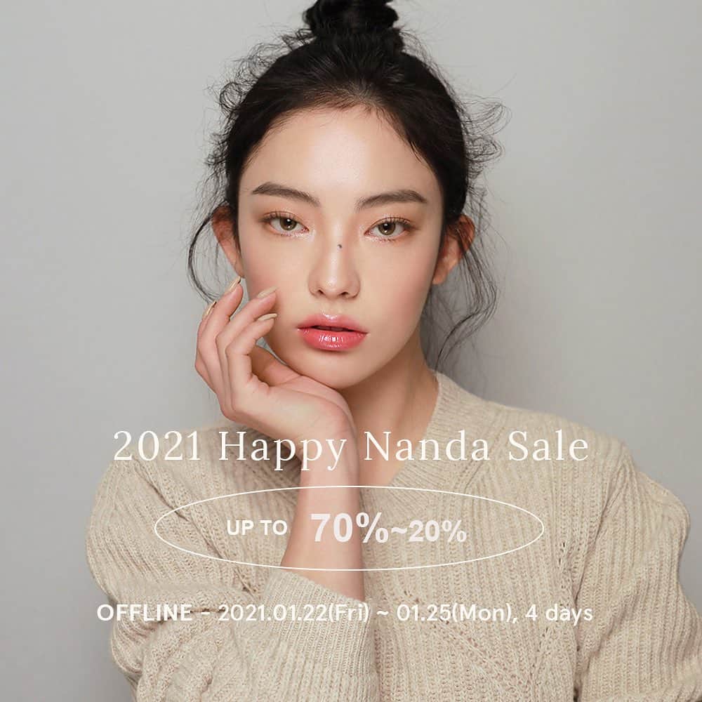 Official STYLENANDAのインスタグラム：「2021 Happy Nanda Sale💕 오프라인 스토어 최대 70%-20% 세일!  기간 : 1/22일(금)~1/25일(월) - 스타일난다 플래그십 스토어 및 백화점 매장에서  내일까지만 진행합니다! #stylenanda #3ce」
