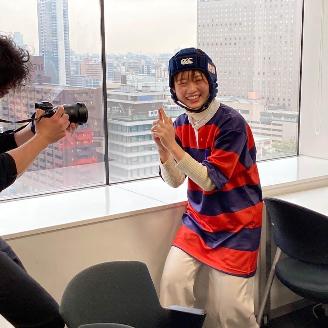 ゆりめりさんのインスタグラム写真 - (ゆりめりInstagram)「とある撮影で、ラグビーのユニフォームを着たMei🏉 五郎丸ポーズを伝授するYui。😂 #ラグビー #ゆりめり #五郎丸ポーズ」1月24日 12時07分 - yurimeri_official