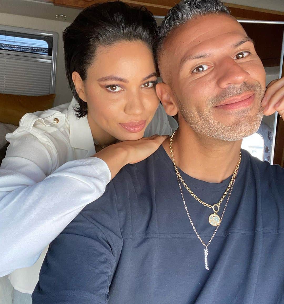 Vincent Oquendoのインスタグラム：「And that’s a wrap. Thank you so much to the amazing crew on spiderhead that made working on  my first feature film so painless and amazing. I will have this forever and thank you to my angel #jurneesmollett for always having my back and being the ultimate muse! Can’t wait for you all to see what we created 💋」