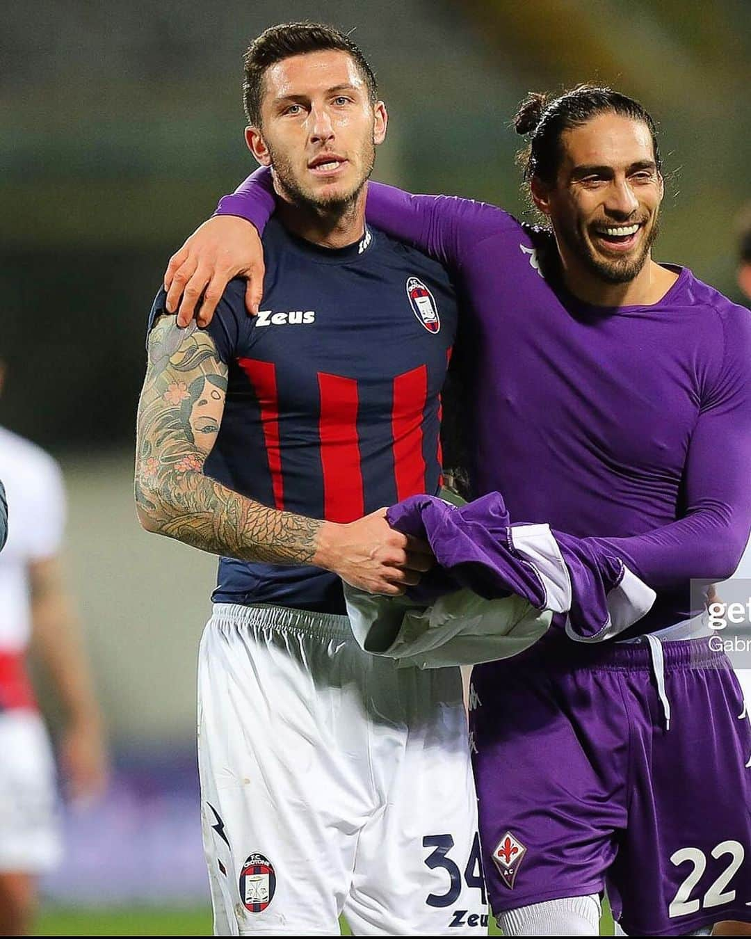 ルカ・マッローネのインスタグラム：「Never give up 💪🏻❤️💙 🦈 ⁣ ⁣ ⁣ #FiorentinaCrotone #Crotone #Marrone39」